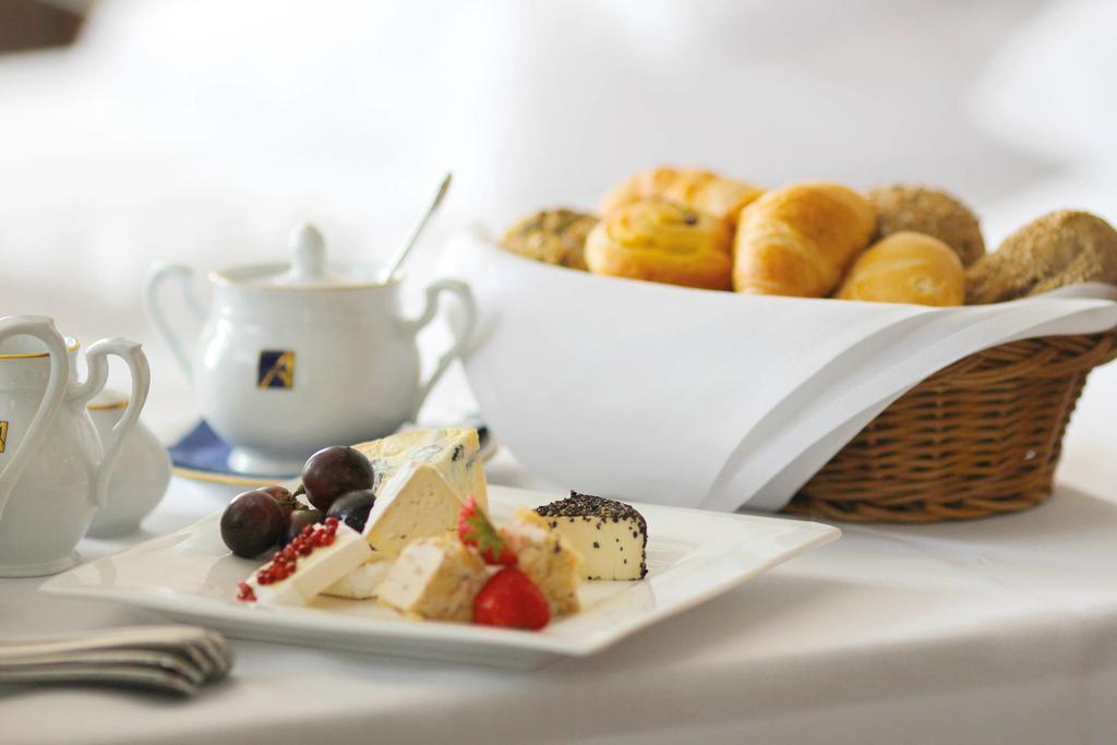 Seetelhotel Ahlbecker Hof Heringsdorf  Exterior foto A typical breakfast