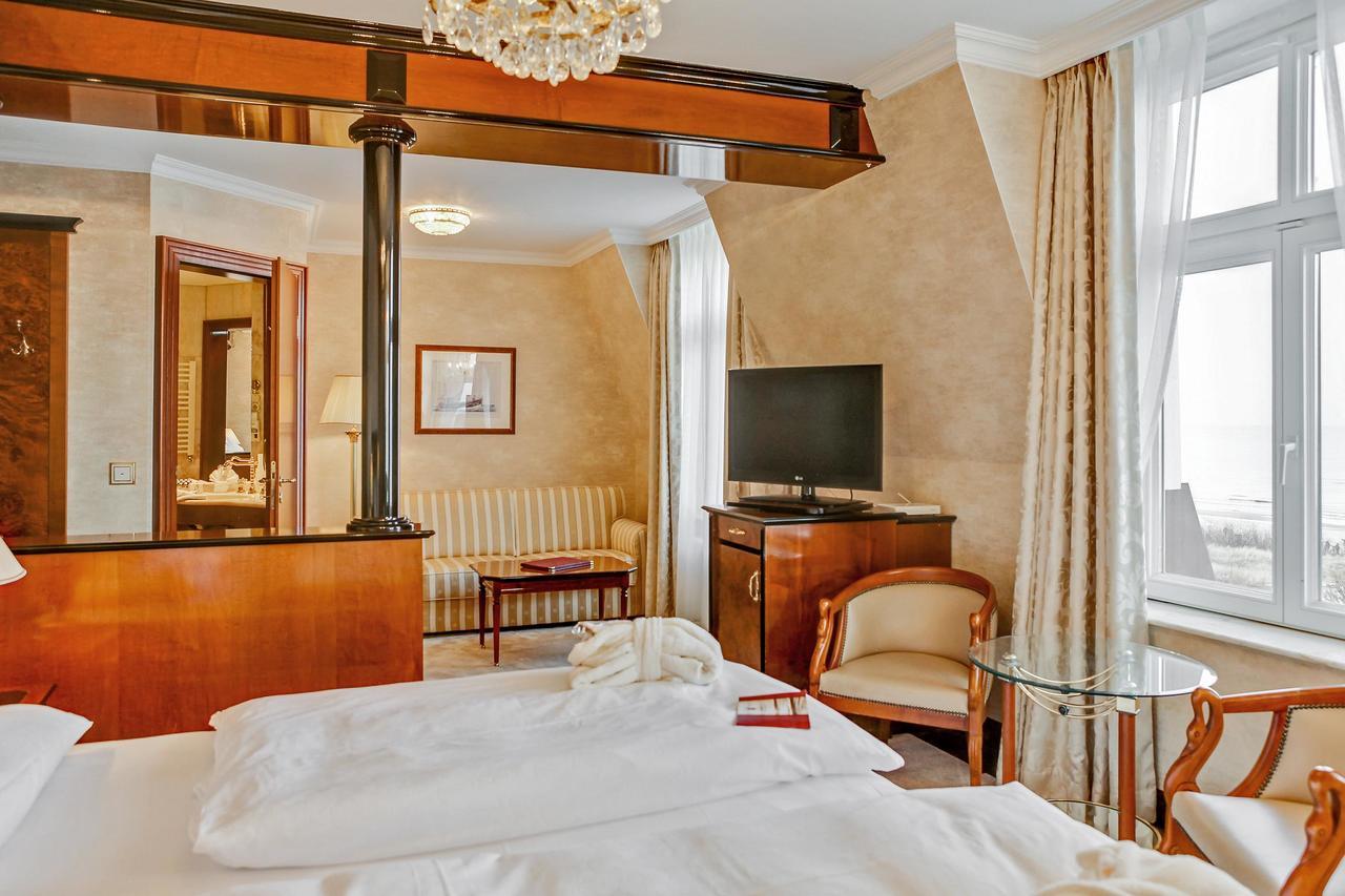Seetelhotel Ahlbecker Hof Heringsdorf  Exterior foto A room at the hotel