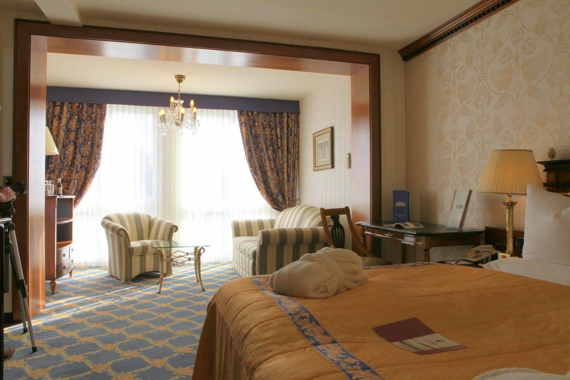 Seetelhotel Ahlbecker Hof Heringsdorf  Exterior foto A room at the hotel