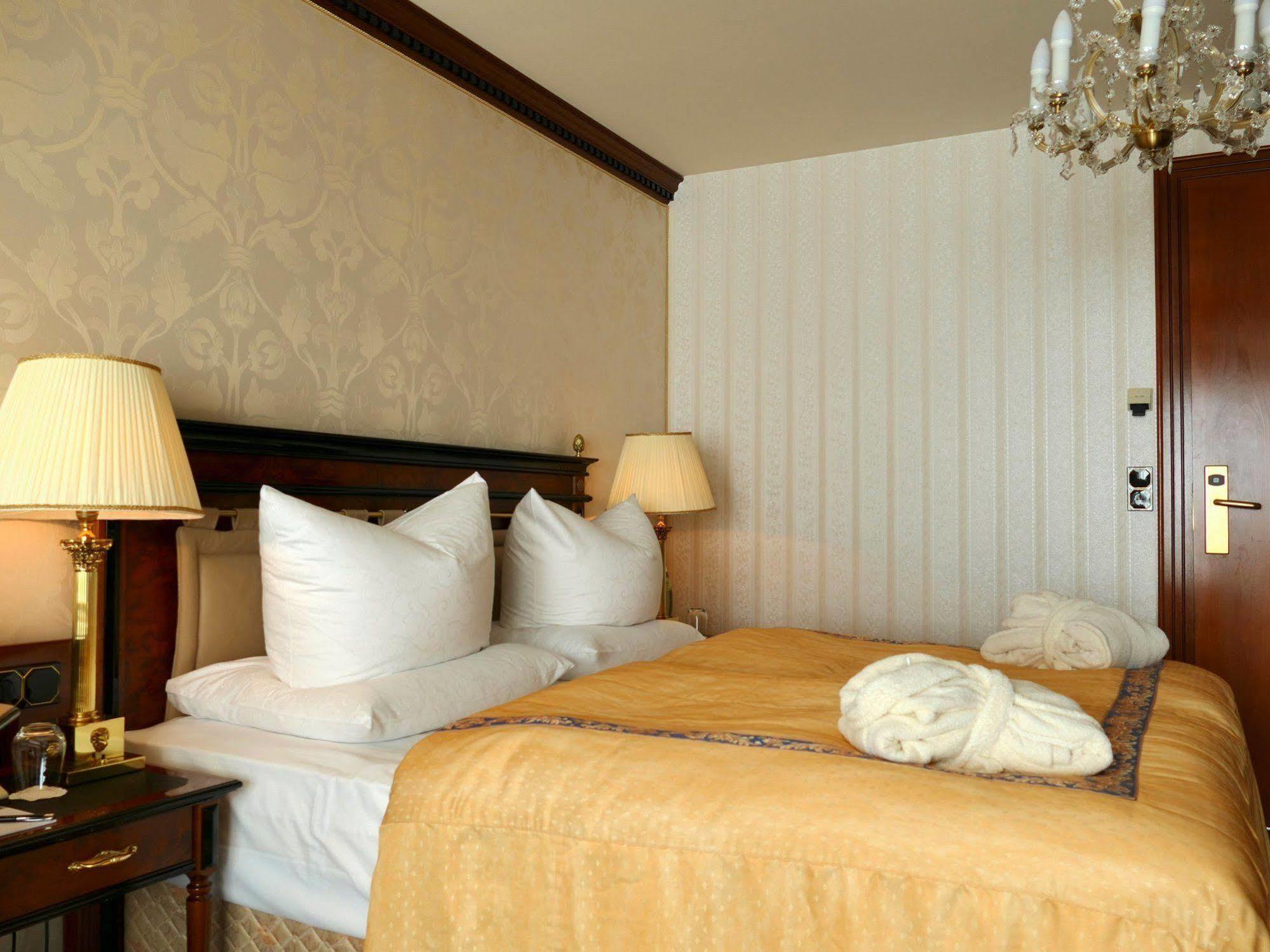 Seetelhotel Ahlbecker Hof Heringsdorf  Exterior foto A room at the hotel